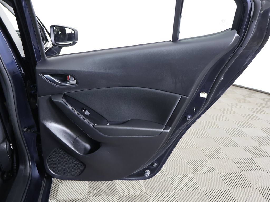 Used 2018 MAZDA MAZDA3 Sport w/ Preferred Equipment Package FWD image 22