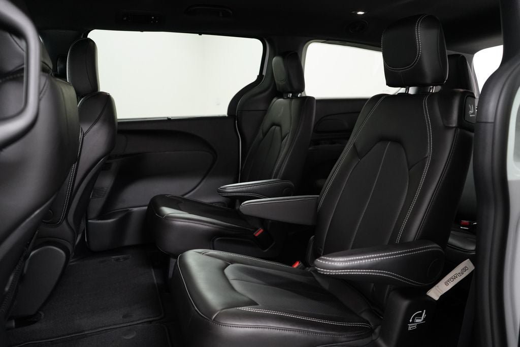 New 2027 Chrysler Pacifica Select FWD image 22