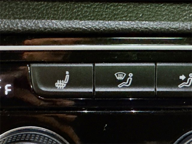 Used 2020 Volkswagen Atlas Cross Sport SEL image 24