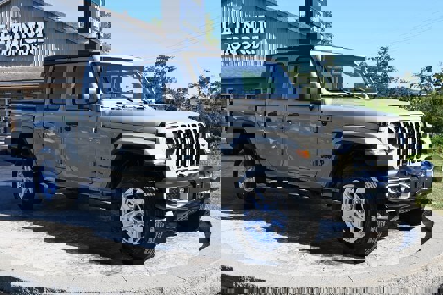 Used 2020 Jeep Gladiator Sport w/ Quick Order Package 24S image 3