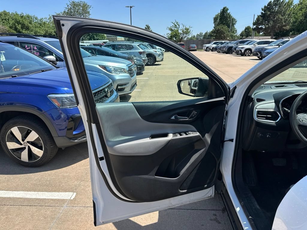 Used 2021 Chevrolet Equinox LS w/ LS Convenience Package FWD image 9