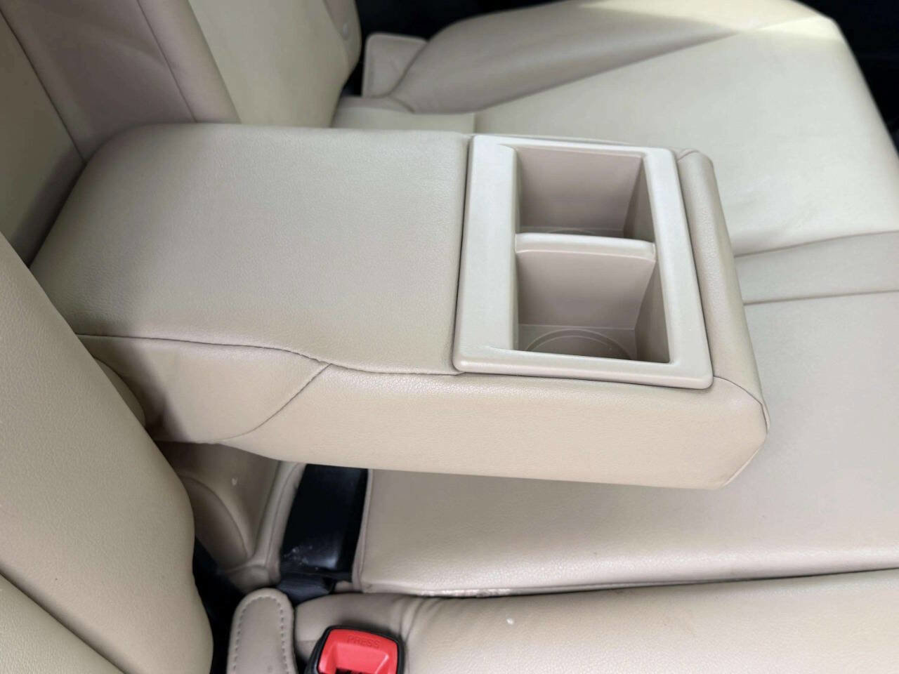 Used 2013 Toyota RAV4 Limited AWD/4WD image 31