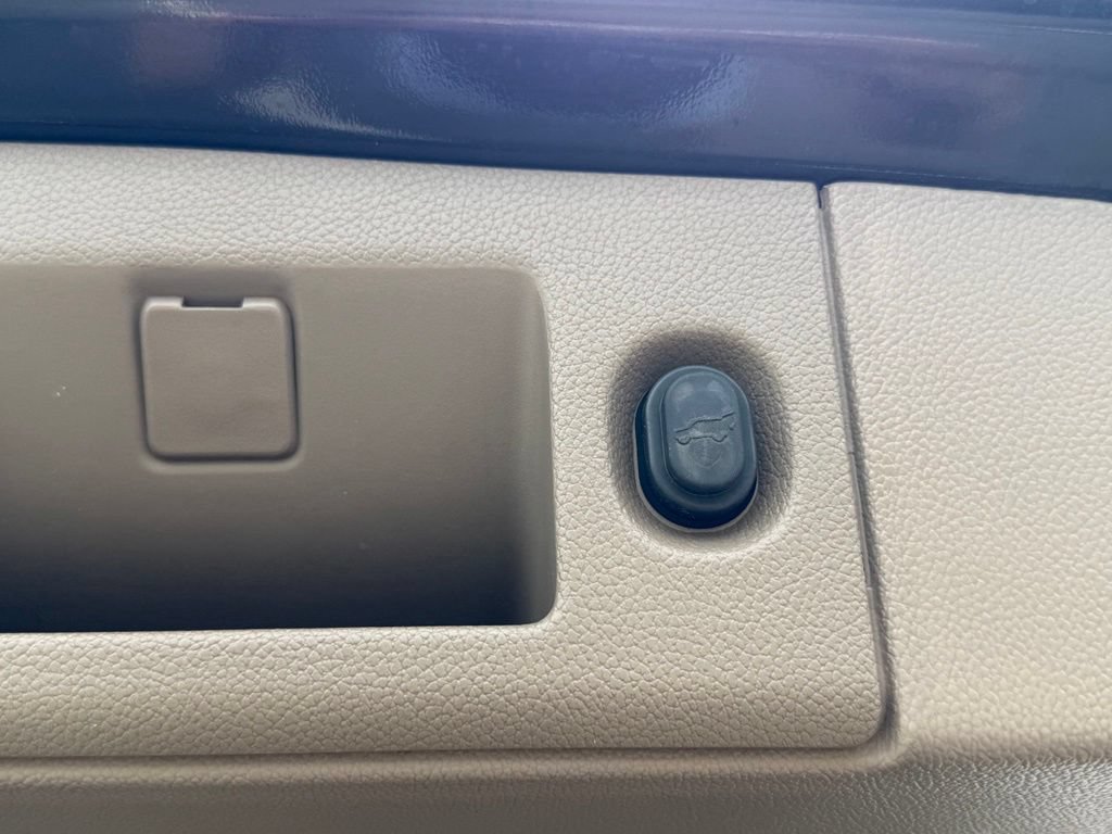 Used 2019 Chevrolet Suburban Premier AWD/4WD image 45