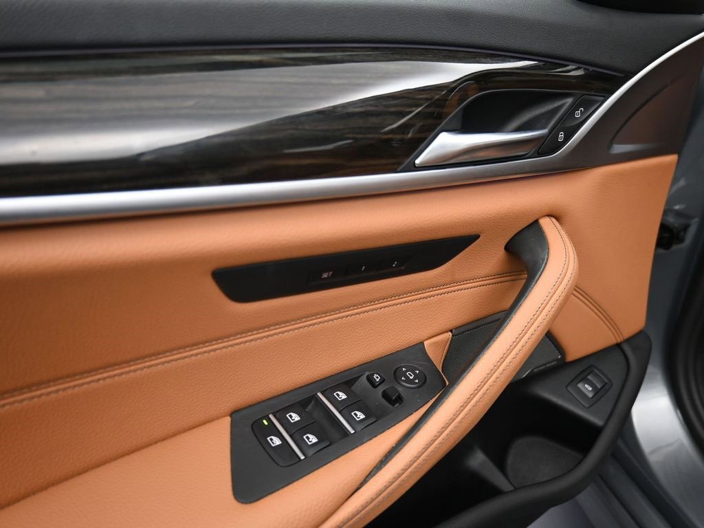Used 2023 BMW 540i xDrive w/ M Sport Package image 9