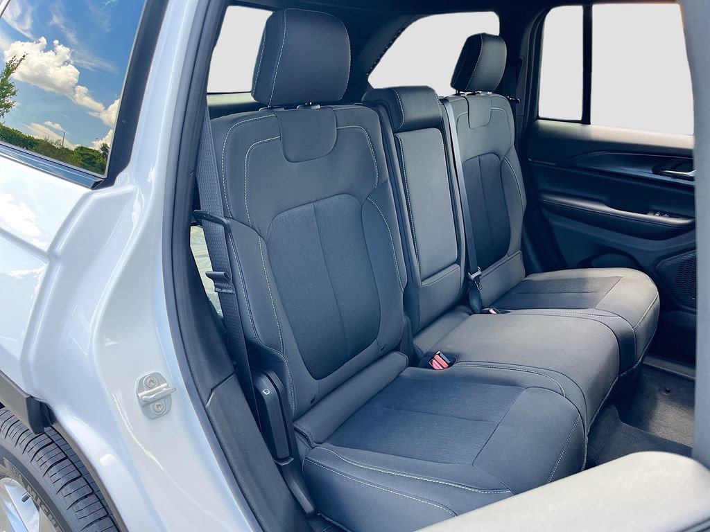 New 2026 Jeep Grand Cherokee Laredo AWD/4WD image 23