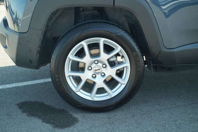 Used 2022 Jeep Renegade Latitude AWD/4WD image 46