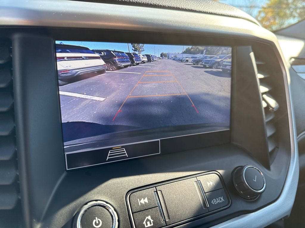 Used 2023 GMC Acadia SLE w/ Driver Convenience Package image 9