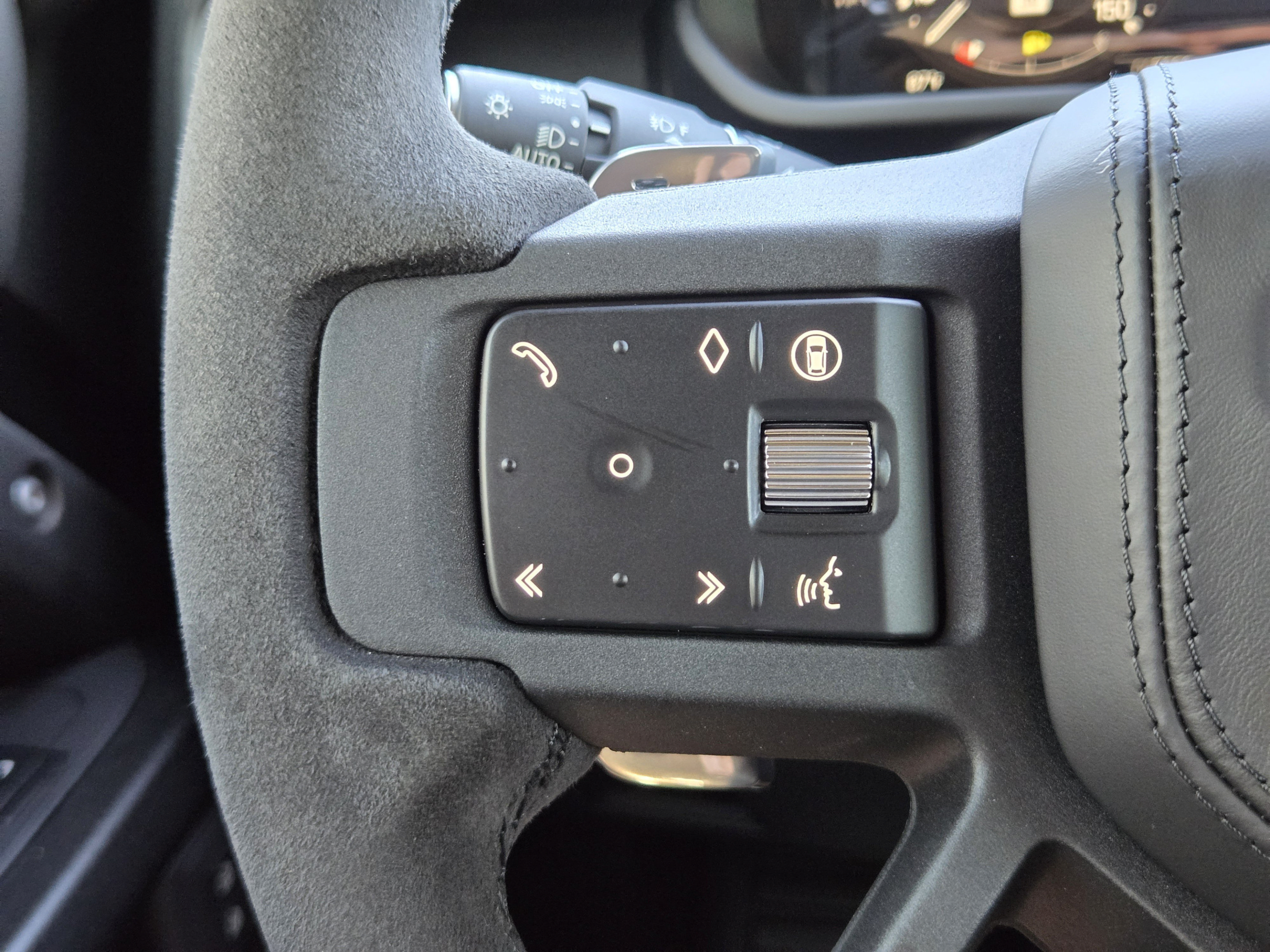 Certified 2024 Land Rover Defender 110 V8 AWD/4WD image 25