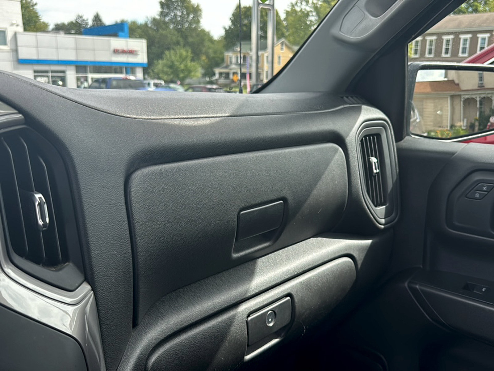 Used 2021 Chevrolet Silverado 1500 Custom Trail Boss w/ LPO, Dark Essentials Package AWD/4WD image 11