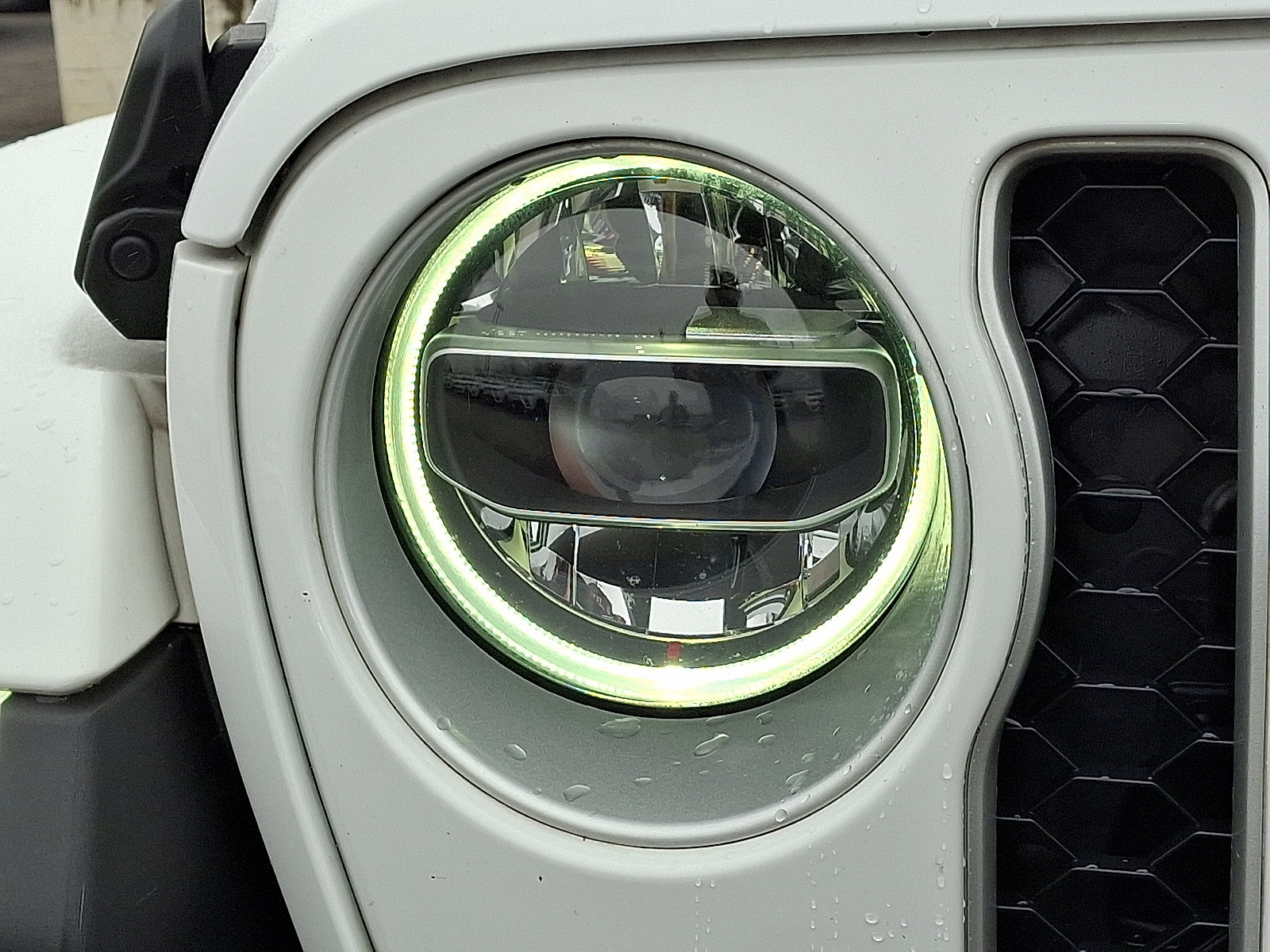 Certified 2022 Jeep Gladiator Overland w/ LED Lighting Group AWD/4WD image 9