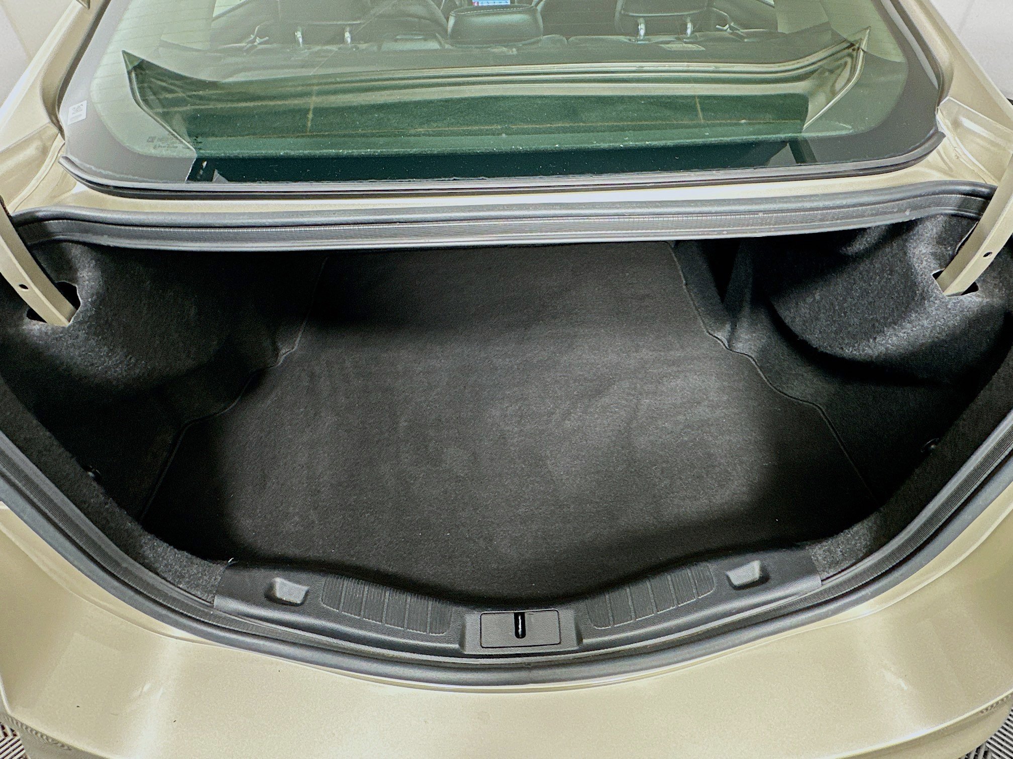 Used 2017 Ford Fusion SE w/ Equipment Group 201A image 26