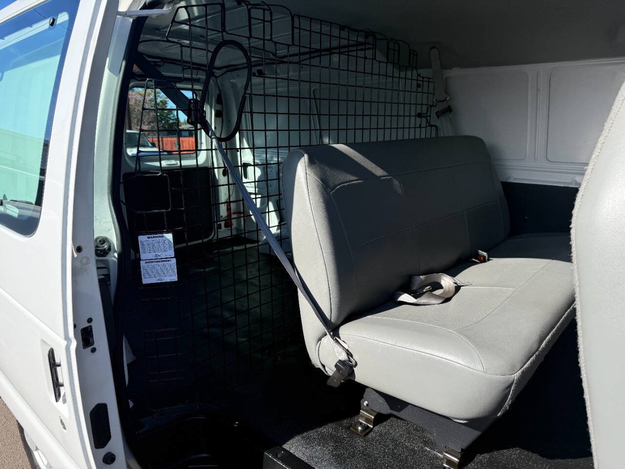 Used 2006 Ford E-350 and Econoline 350 Super Duty RWD image 12