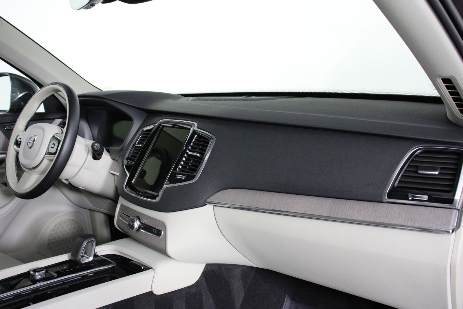 Certified 2024 Volvo XC90 T8 Plus w/ Protection Package Premier image 22