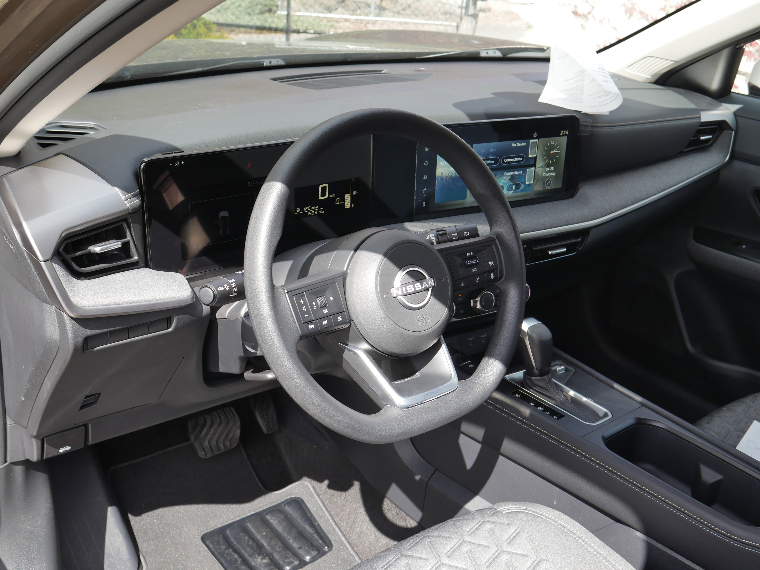 Used 2025 Nissan Kicks SV AWD/4WD image 4