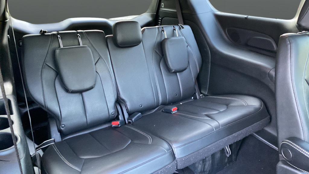 Used 2021 Chrysler Pacifica Touring-L w/ Uconnect Theater Family Group AWD/4WD image 27