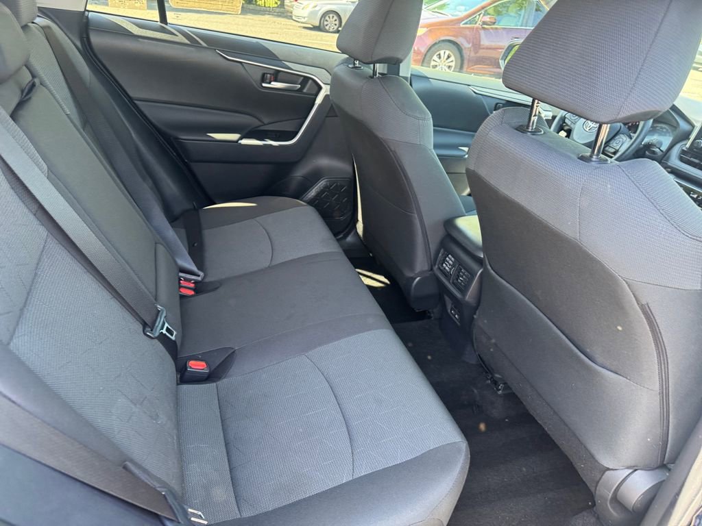 Used 2025 Toyota RAV4 XLE AWD/4WD image 18