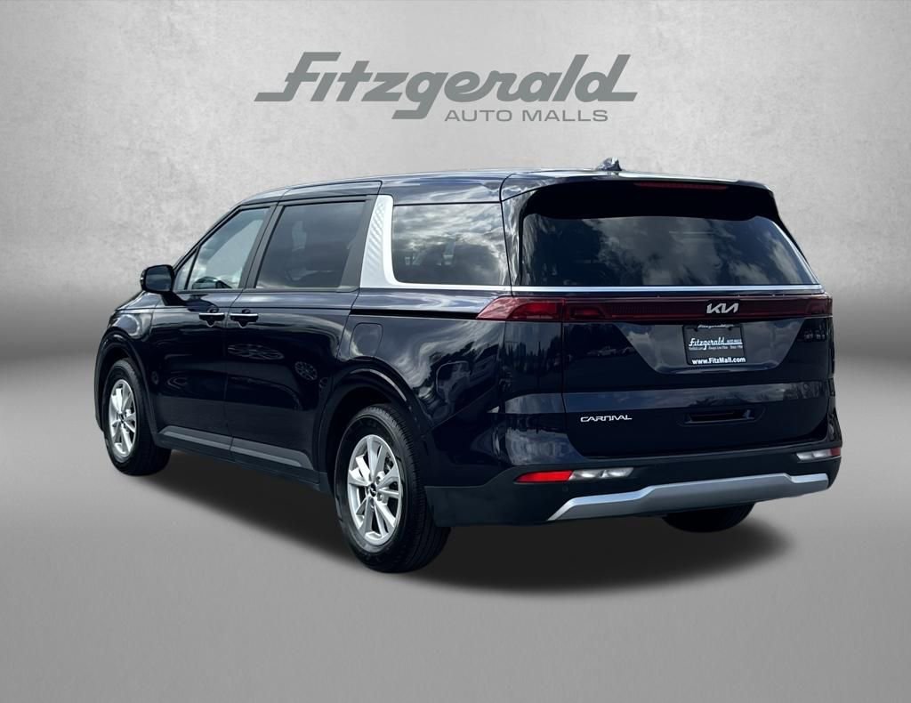 Used 2024 Kia Carnival LX image 7