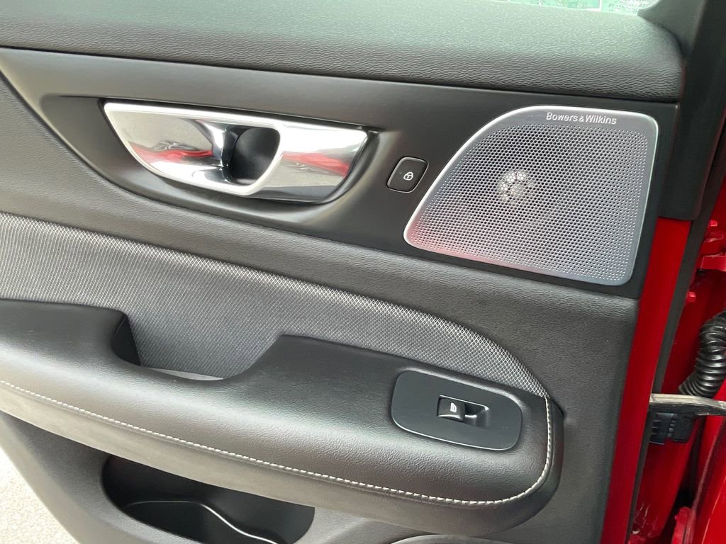 Used 2020 Volvo S60 T6 R-Design image 22