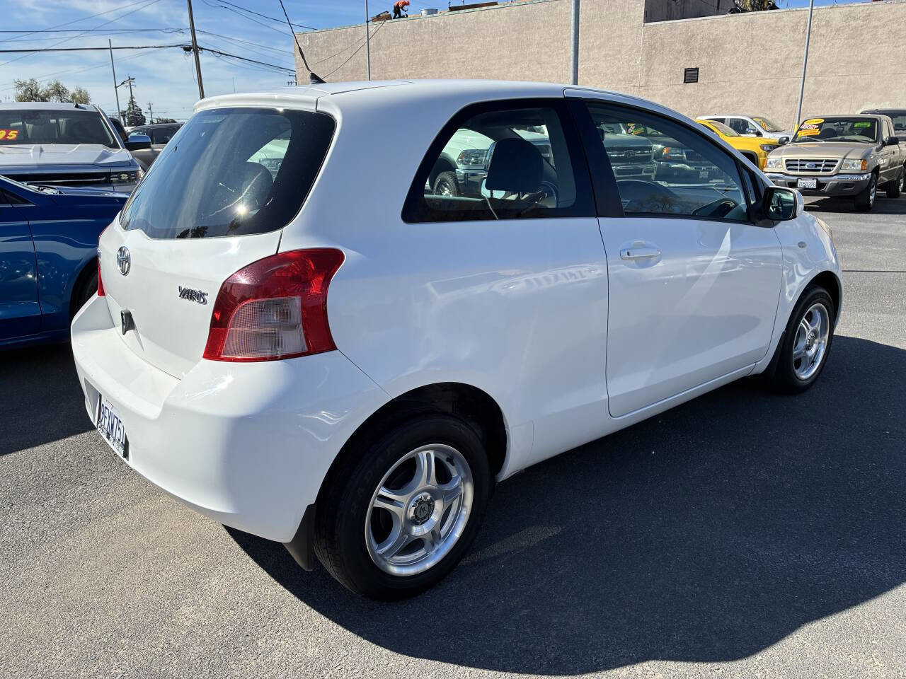 Used 2007 Toyota Yaris 2-Door Hatchback image 2