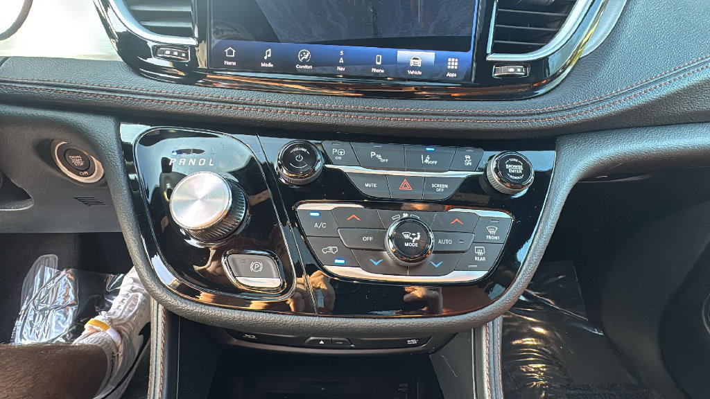 Used 2024 Chrysler Pacifica Pinnacle FWD image 22