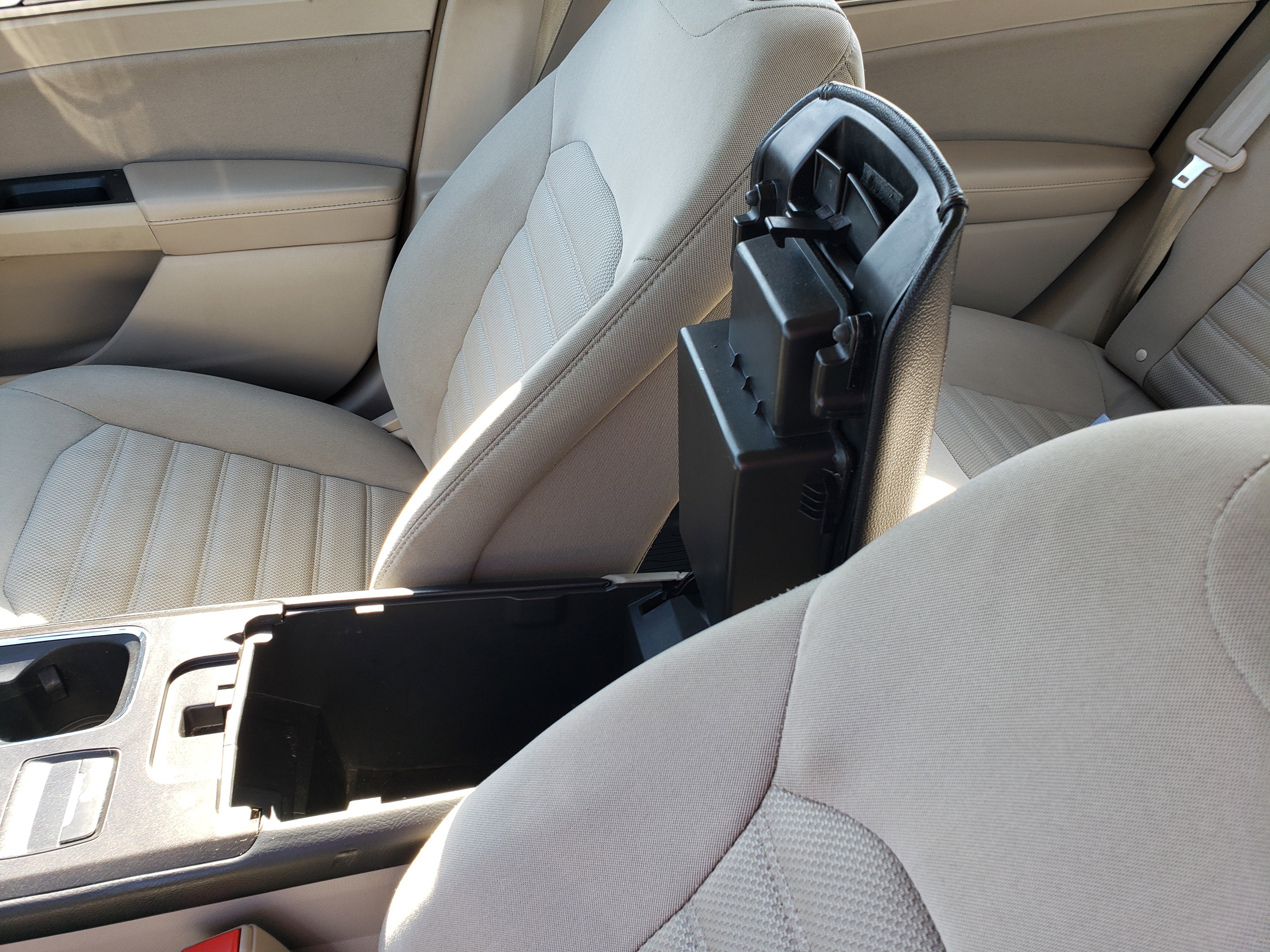 Used 2018 Ford Fusion SE w/ Fusion SE Technology Package FWD image 26