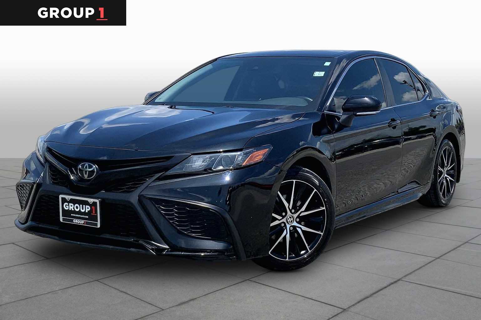 Used 2023 Toyota Camry SE FWD image 1