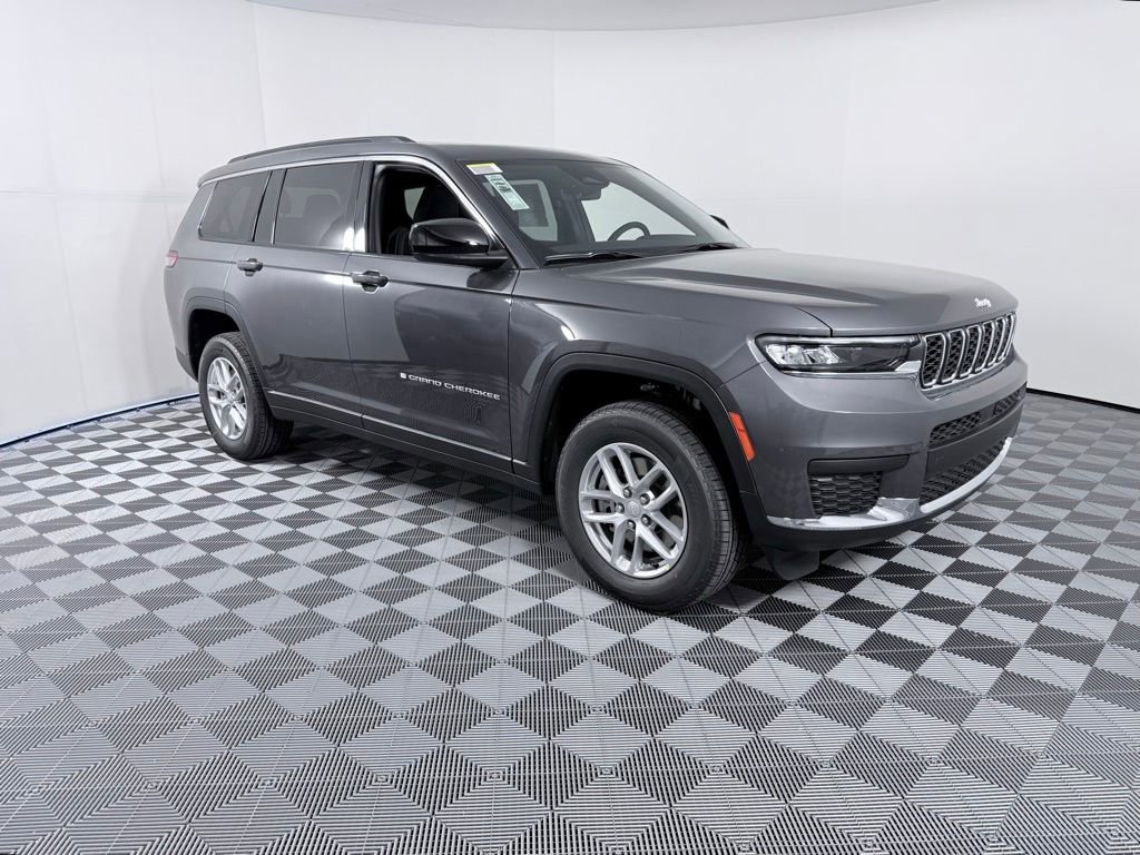 New 2025 Jeep Grand Cherokee L Laredo image 2
