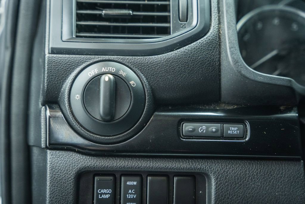 Used 2022 Nissan Titan SV w/ SV Convenience Package image 41