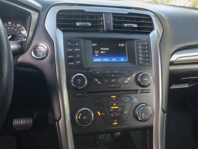 Used 2017 Ford Fusion SE FWD image 19