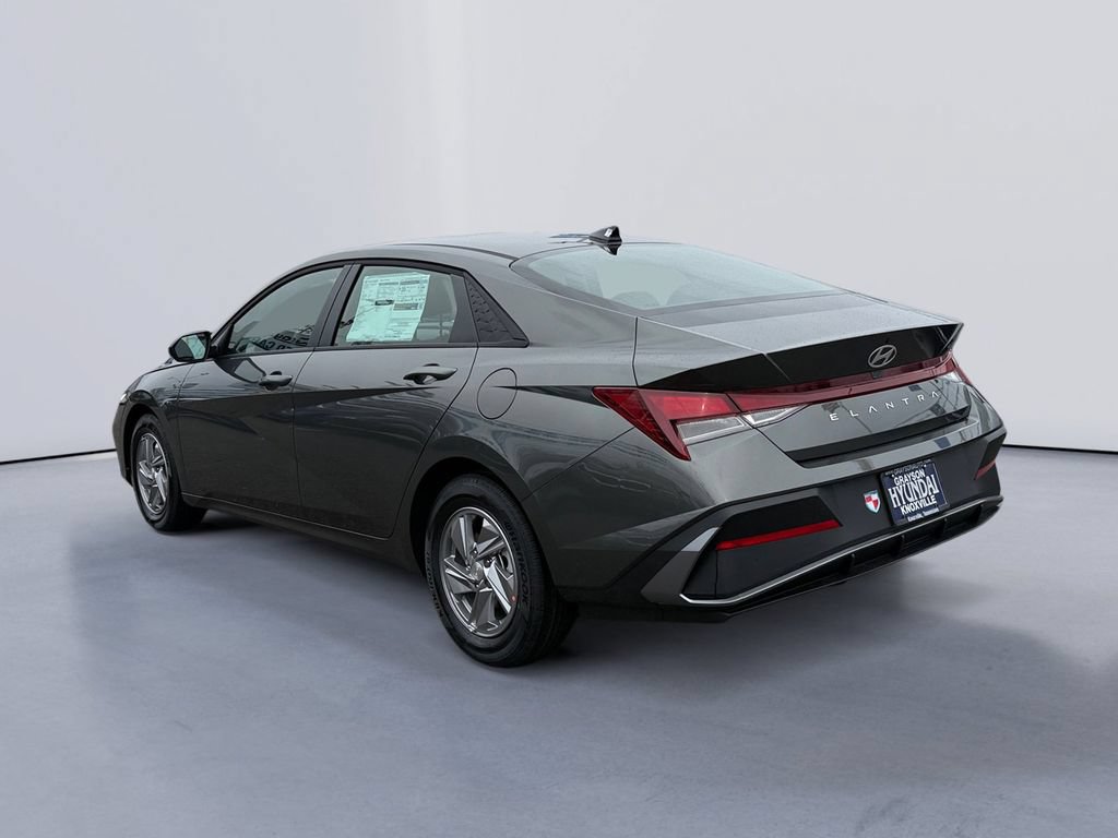 New 2026 Hyundai Elantra SE FWD image 5