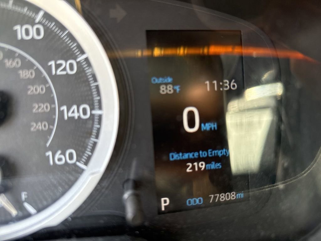 Used 2020 Toyota Corolla LE FWD image 6