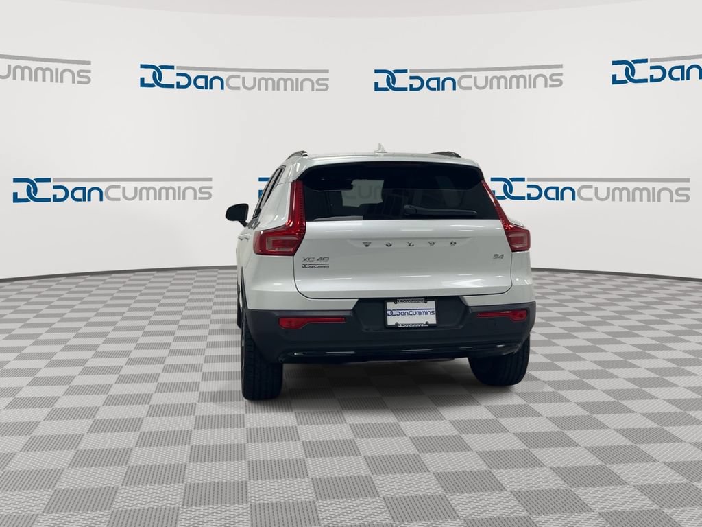 Used 2023 Volvo XC40 B4 Ultimate FWD image 7