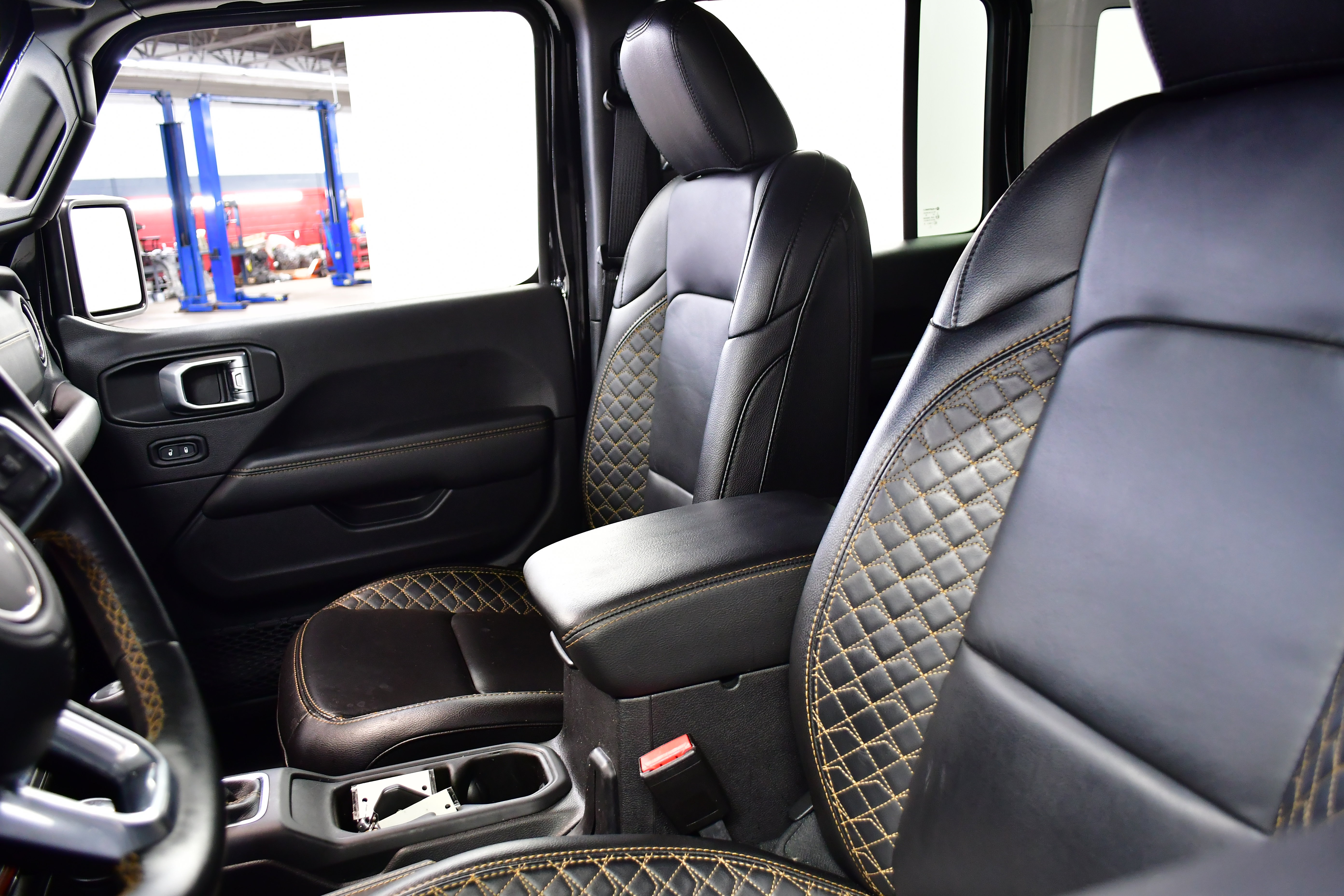 Used 2022 Jeep Wrangler Unlimited Sahara image 9