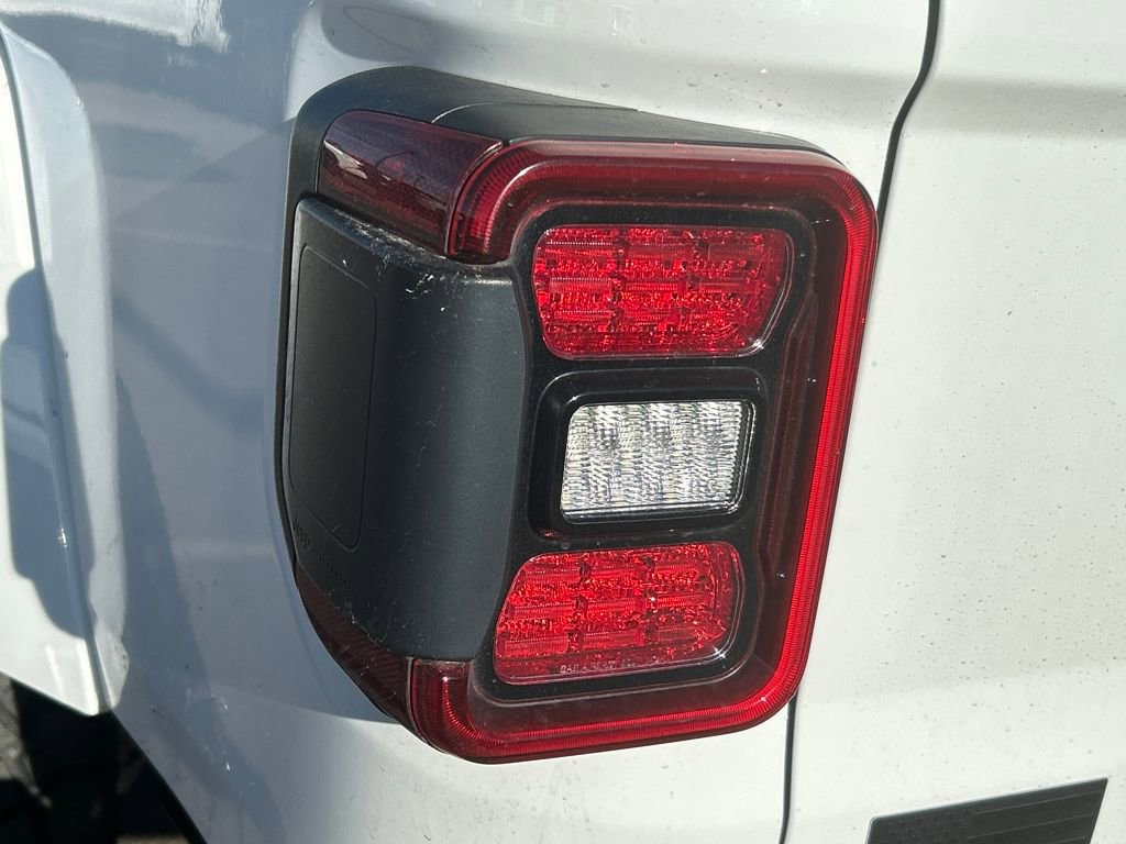 Used 2020 Jeep Gladiator Overland image 23