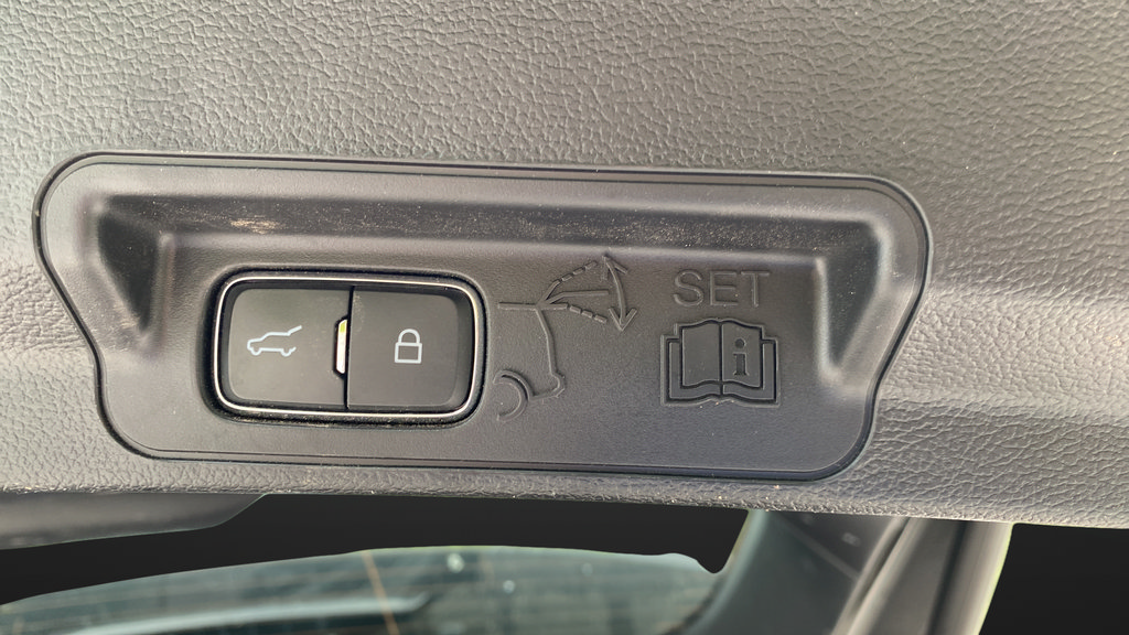 Used 2020 Ford Explorer XLT w/ Equipment Group 202A AWD/4WD image 30