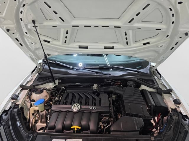 Used 2018 Volkswagen Passat 3.6 FWD image 38