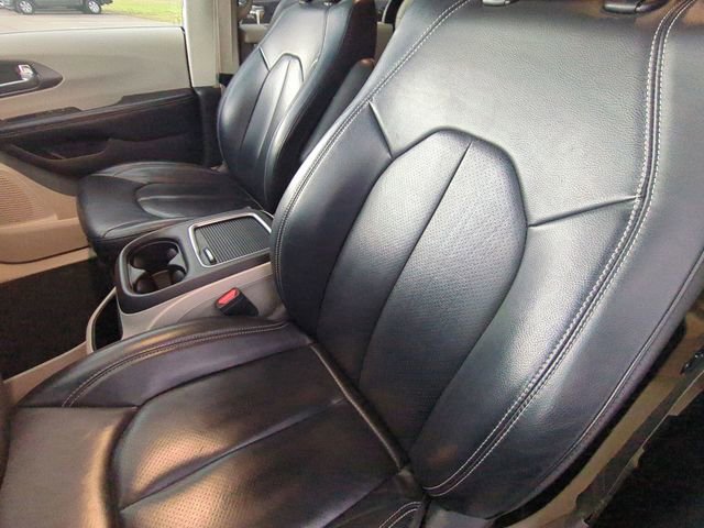 Used 2022 Chrysler Pacifica Touring-L image 21