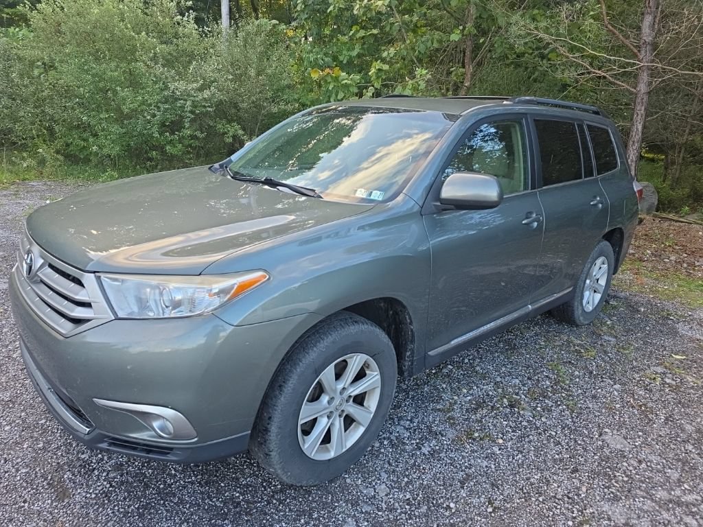 Used 2013 Toyota Highlander Plus AWD/4WD image 3
