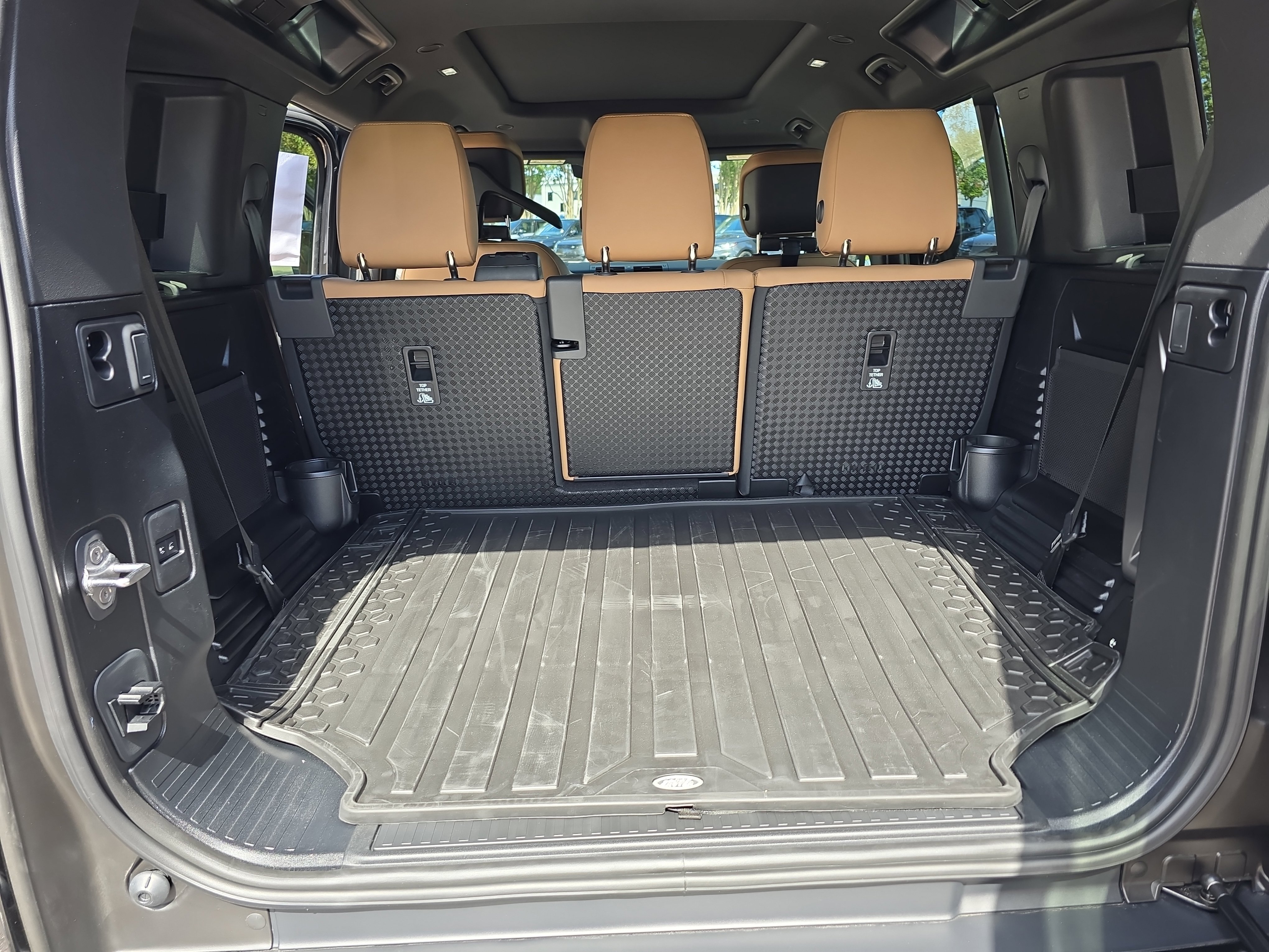 New 2026 Land Rover Defender 110 S image 12