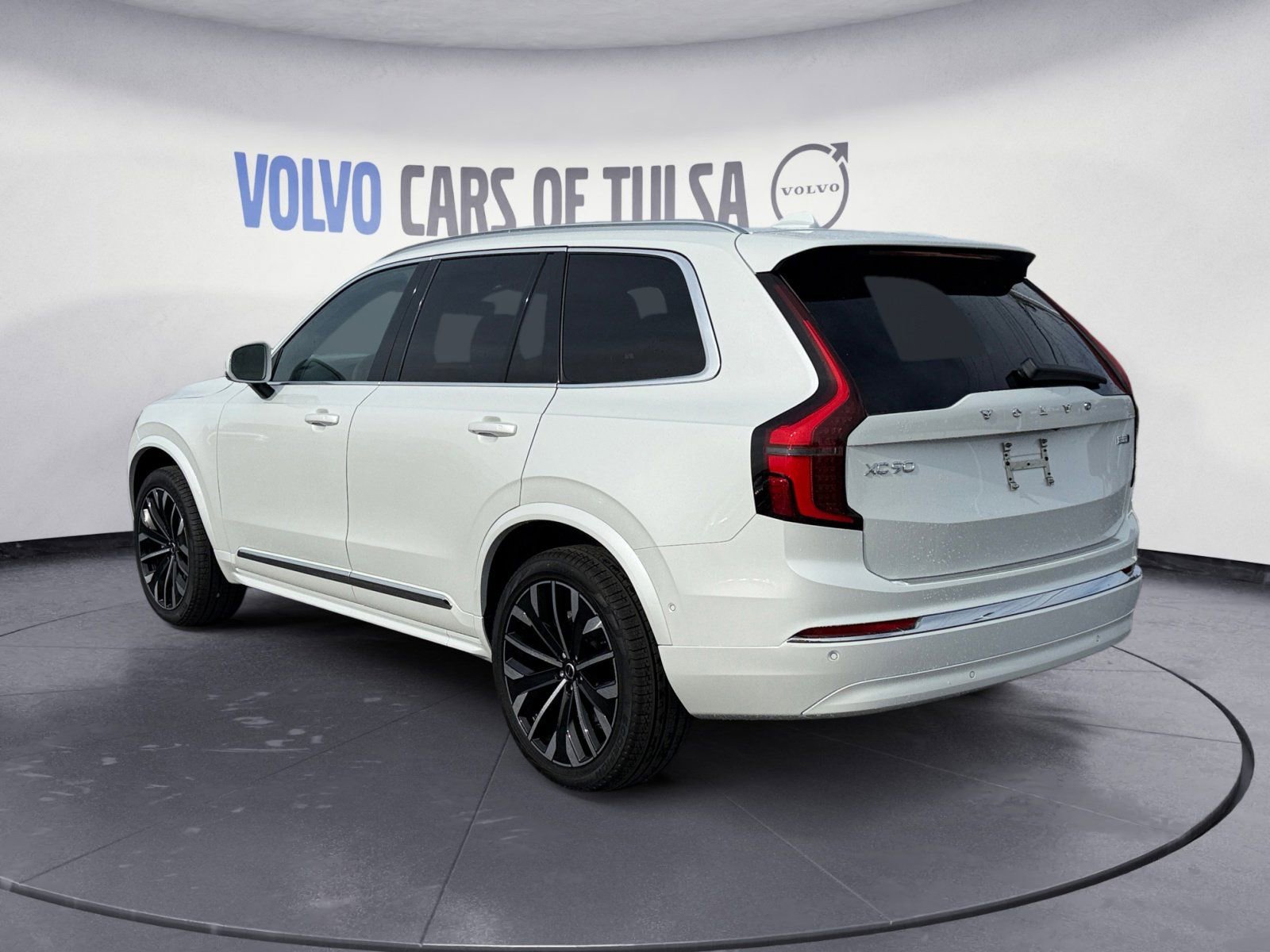 New 2026 Volvo XC90 B5 Plus w/ Protection Package Premier image 3