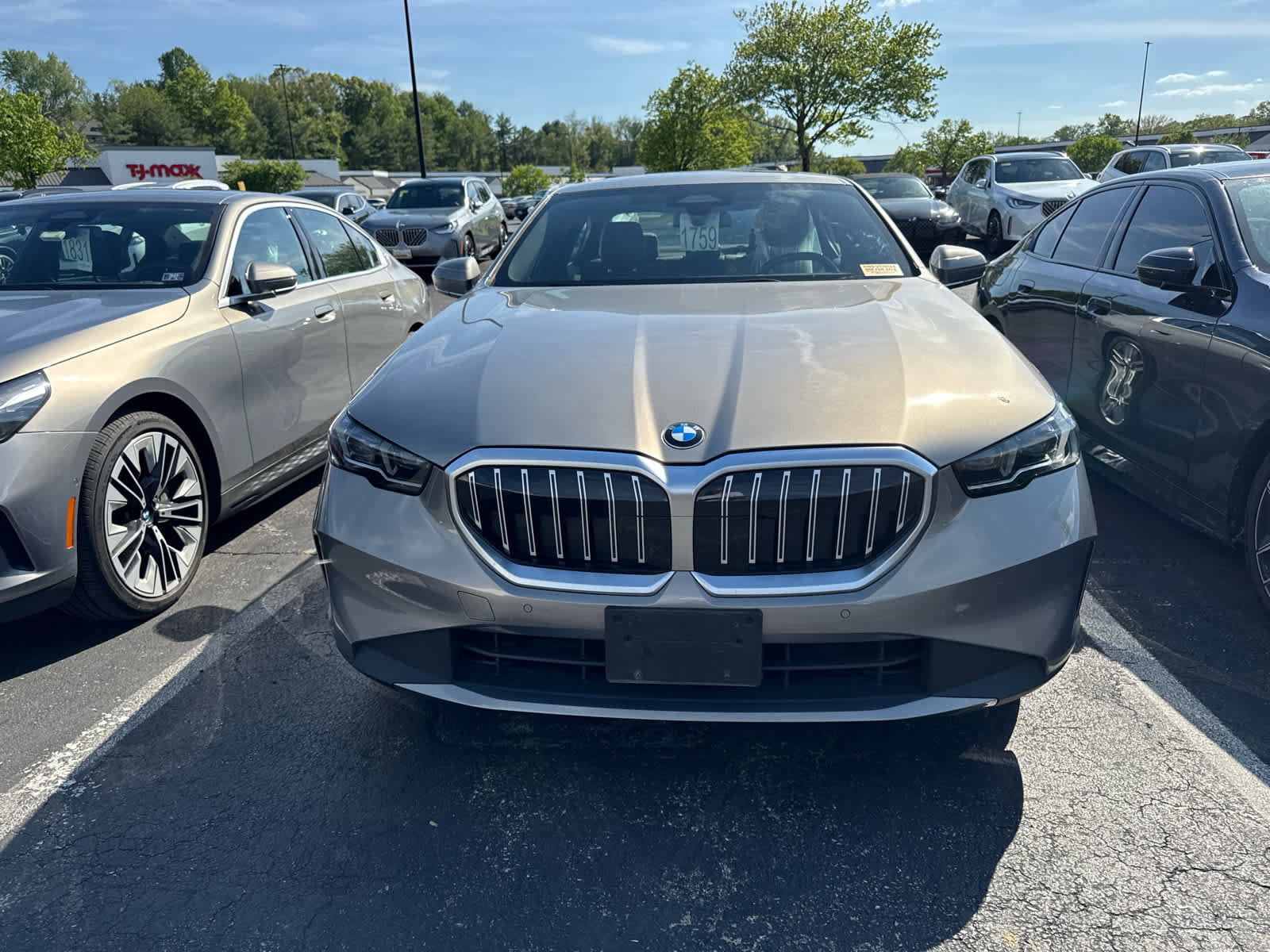 Used 2024 BMW 530i xDrive w/ Convenience Package AWD/4WD image 3
