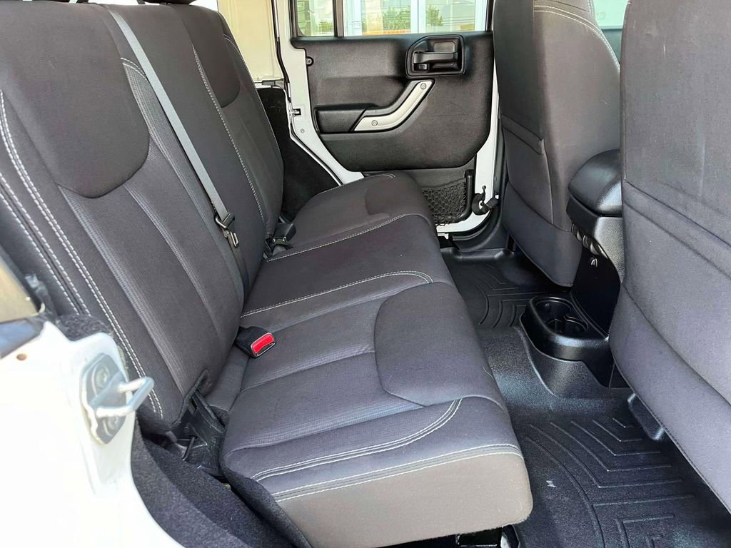 Used 2014 Jeep Wrangler Unlimited Rubicon w/ Max Tow Package AWD/4WD image 20