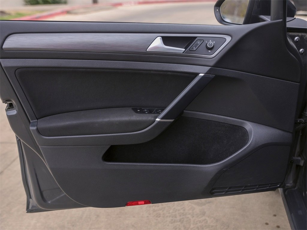 Used 2019 Volkswagen e-Golf SE w/ Driver Assistance Package image 26