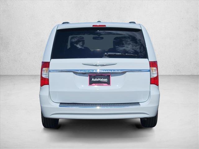 Used 2014 Chrysler Town & Country Touring FWD image 7