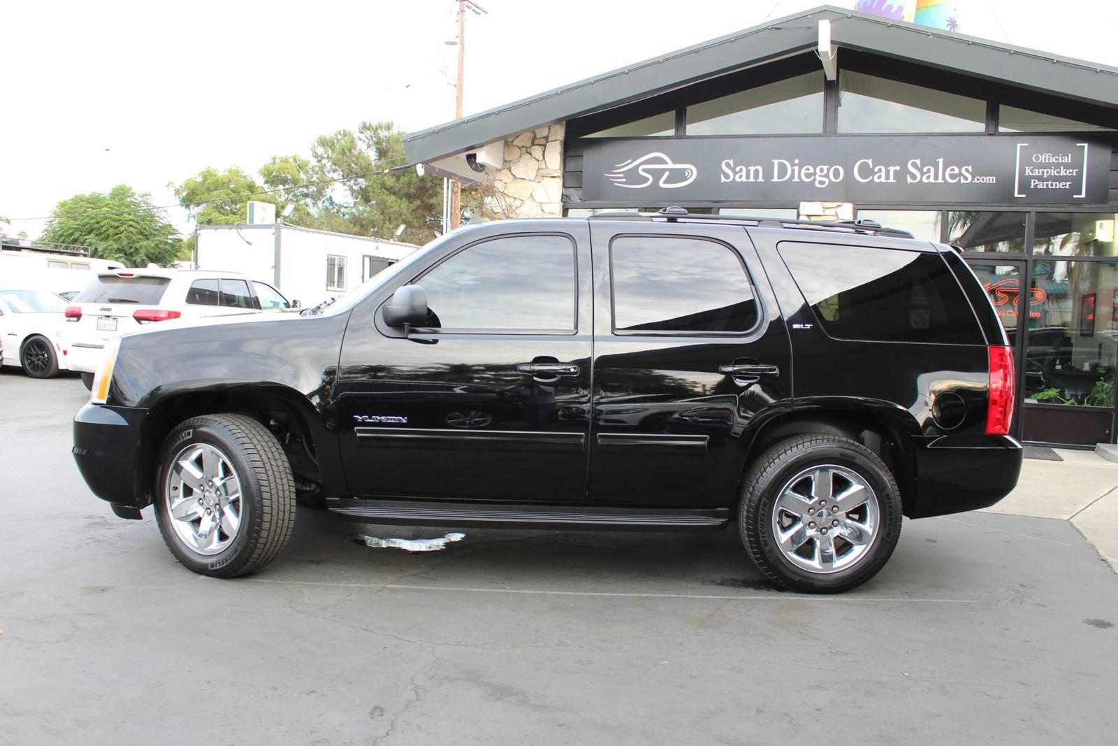 Used 2013 GMC Yukon SLT AWD/4WD image 2