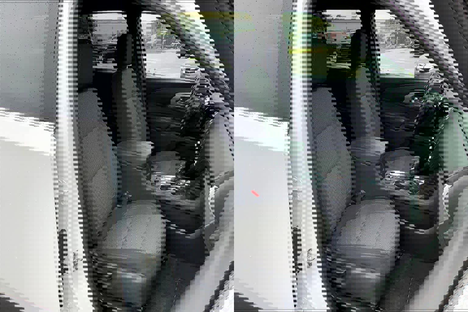 Used 2023 Chevrolet Traverse LT w/ Rear Camera Mirror Package image 9