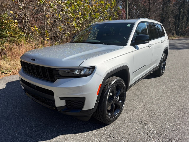 New 2025 Jeep Grand Cherokee L Altitude AWD/4WD image 3
