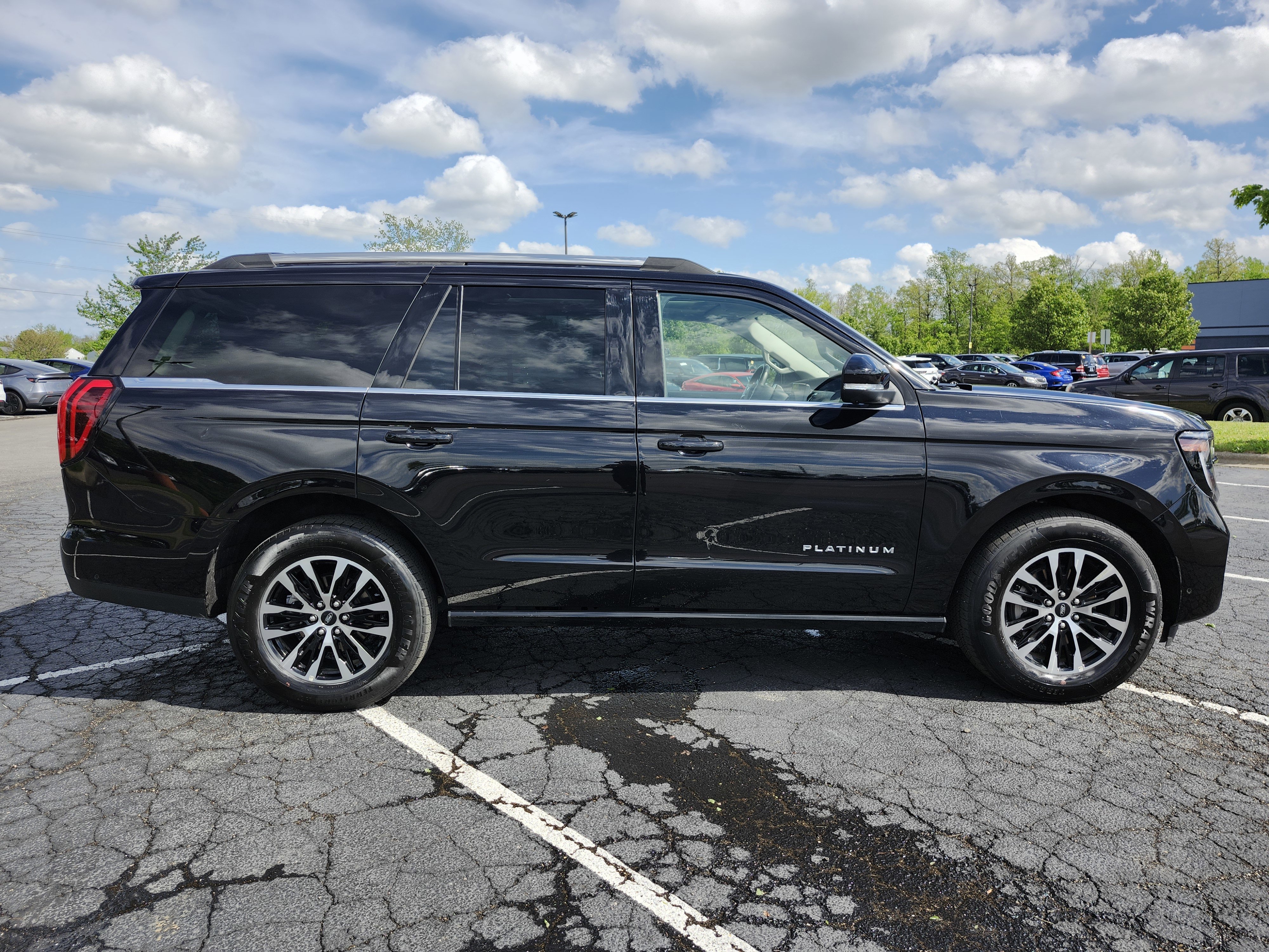 Used 2025 Ford Expedition Platinum AWD/4WD image 22