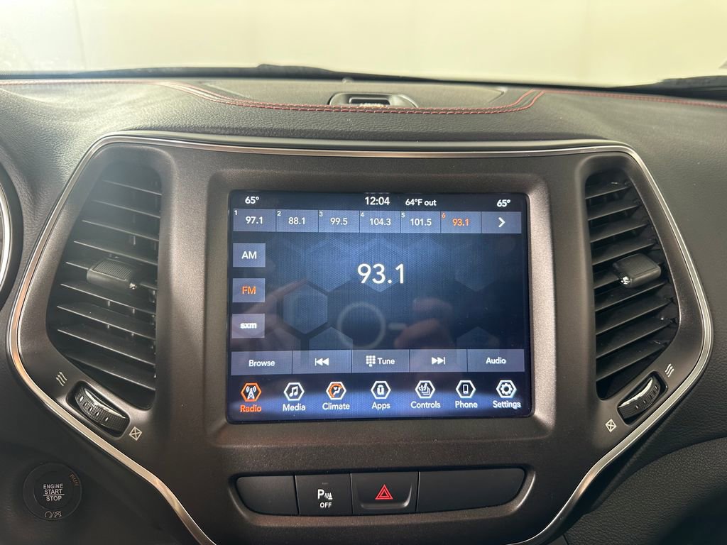 Used 2020 Jeep Cherokee Trailhawk w/ Comfort/Convenience Group AWD/4WD image 27