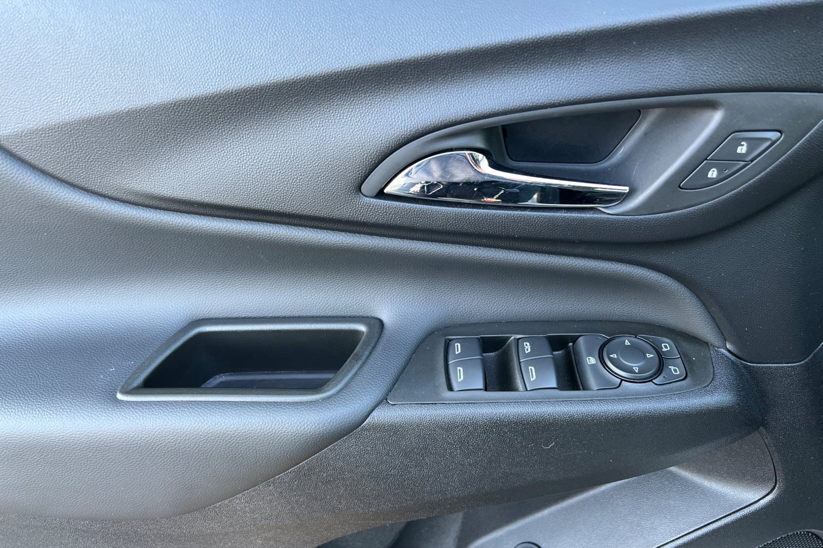 Used 2024 Chevrolet Equinox LT image 8